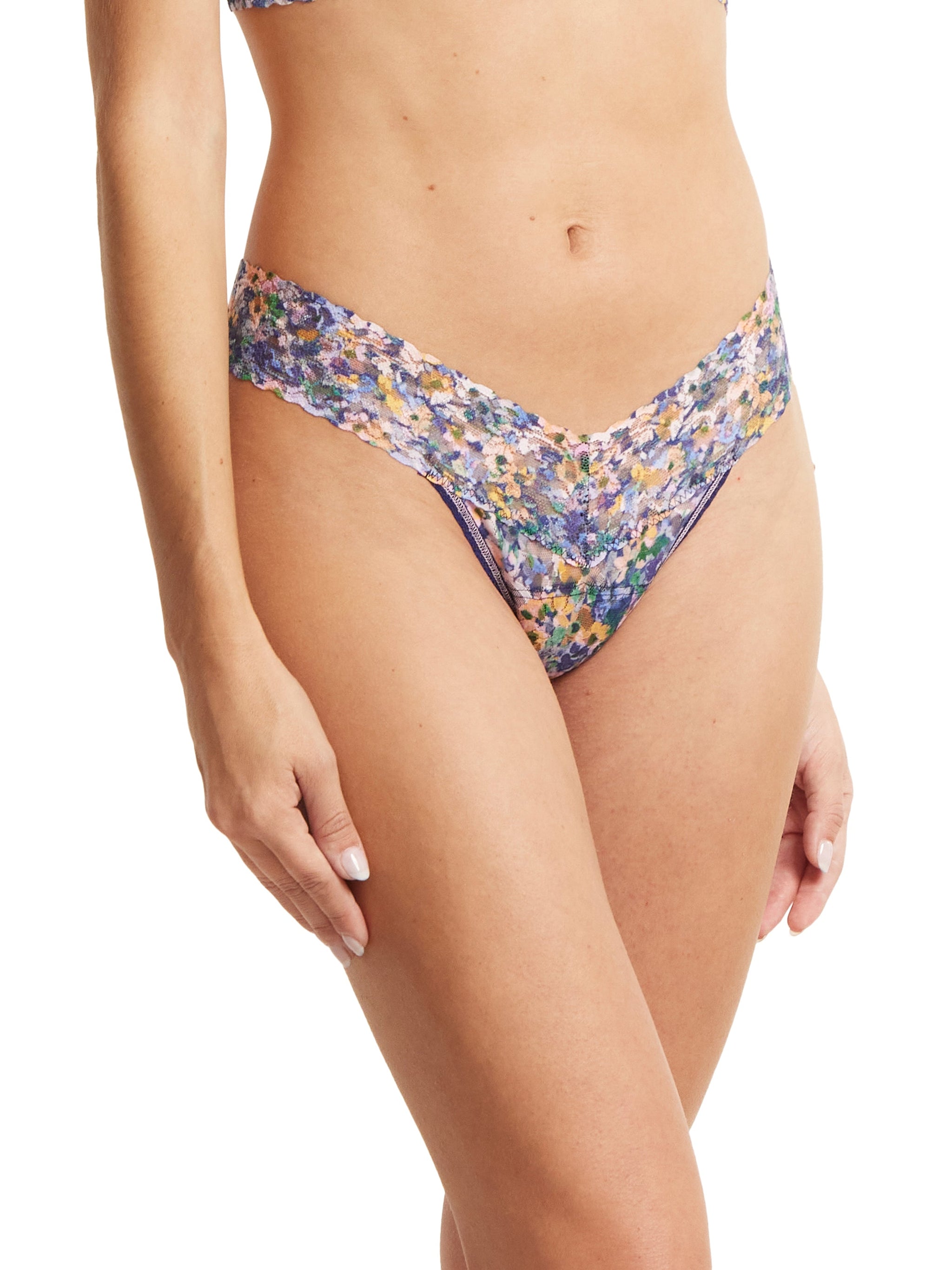 Printed Signature Lace Low Rise Thong Staycation