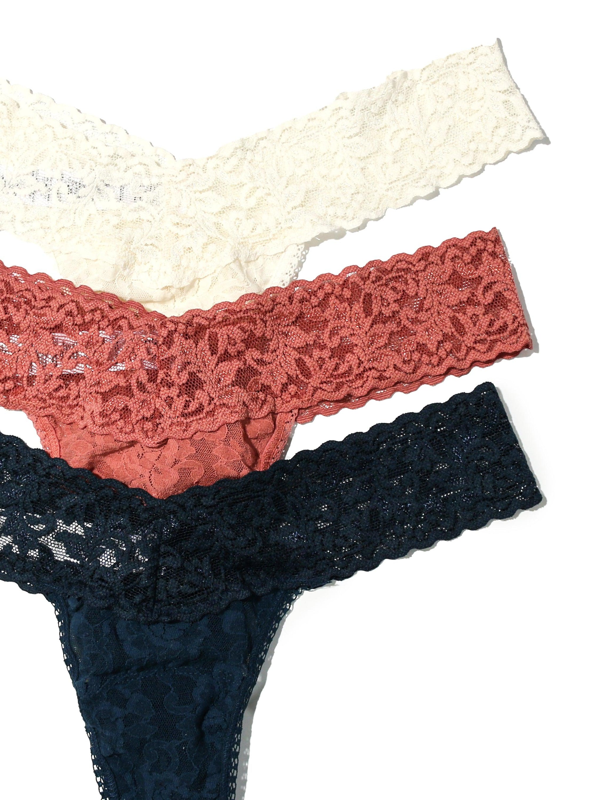3 Pack Signature Lace Low Rise Thongs in Printed Box Sale