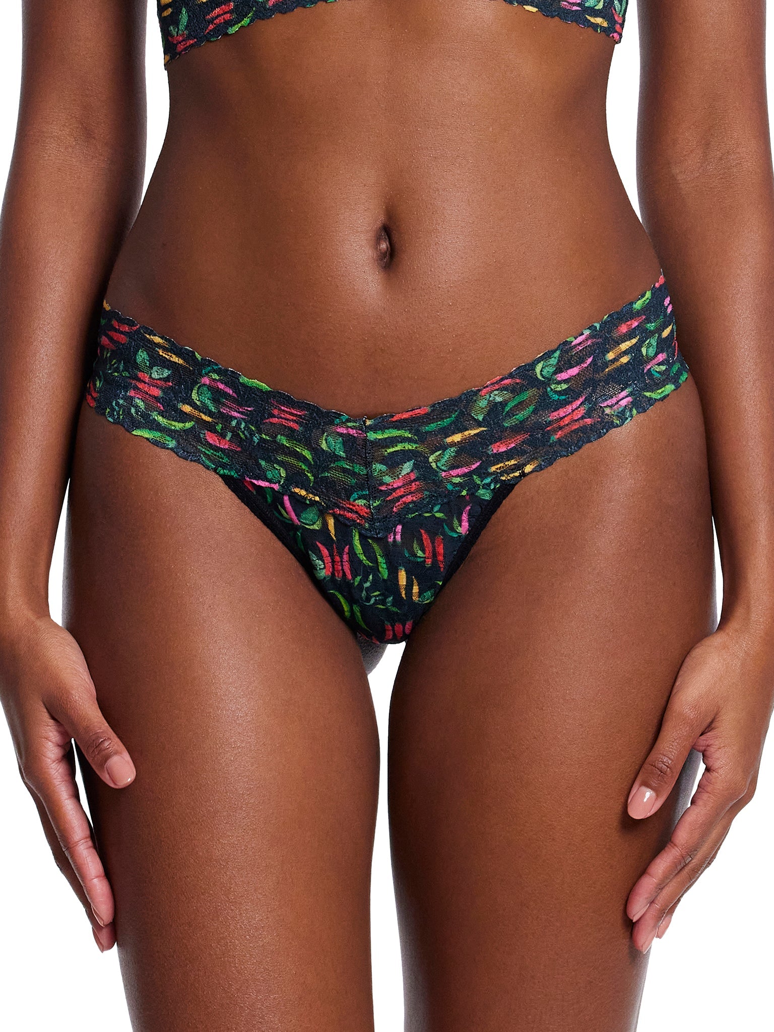 Printed Signature Lace Low Rise Thong Extra Spice