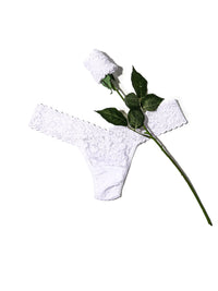 Signature Lace Low Rise Thong Rose White