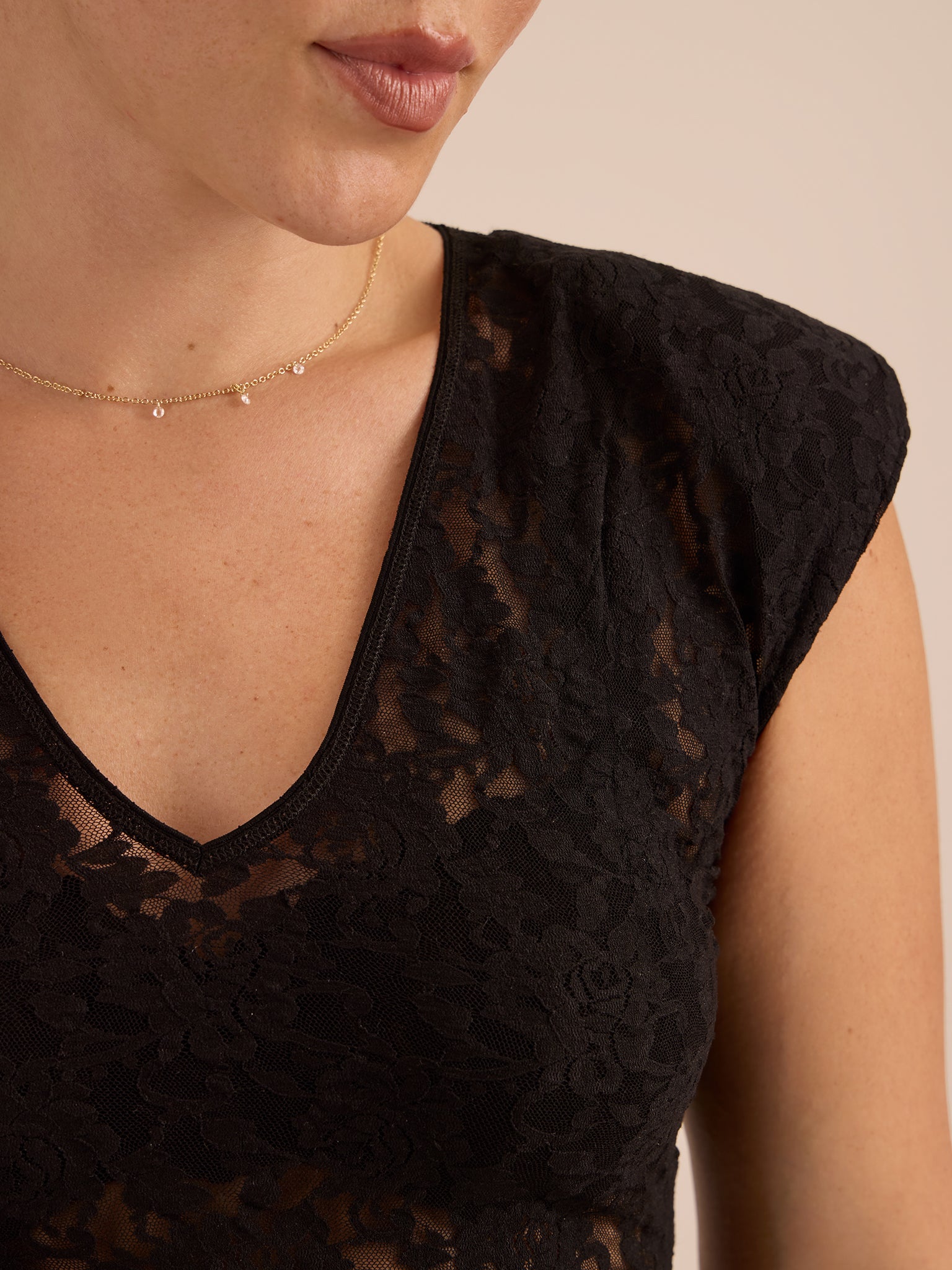 Signature Lace® Sleeveless Shoulder Pad Top Black